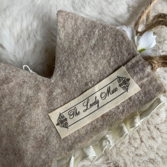 Vintage Rustic Floral Burlap Lace Tie Back Crown - Picture 15 of 17